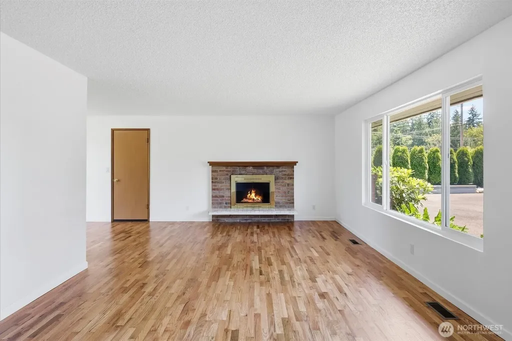 4627 192nd St SW Lynnwood WA 98036