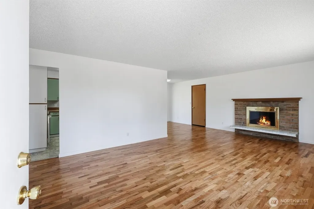 4627 192nd St SW Lynnwood WA 98036
