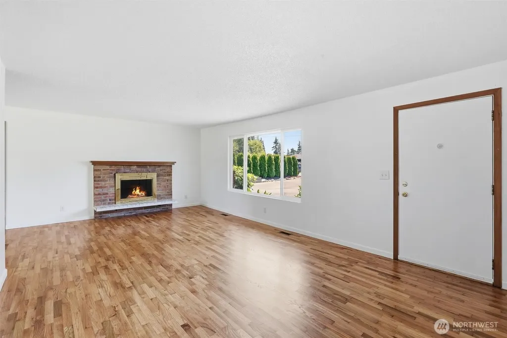 4627 192nd St SW Lynnwood WA 98036
