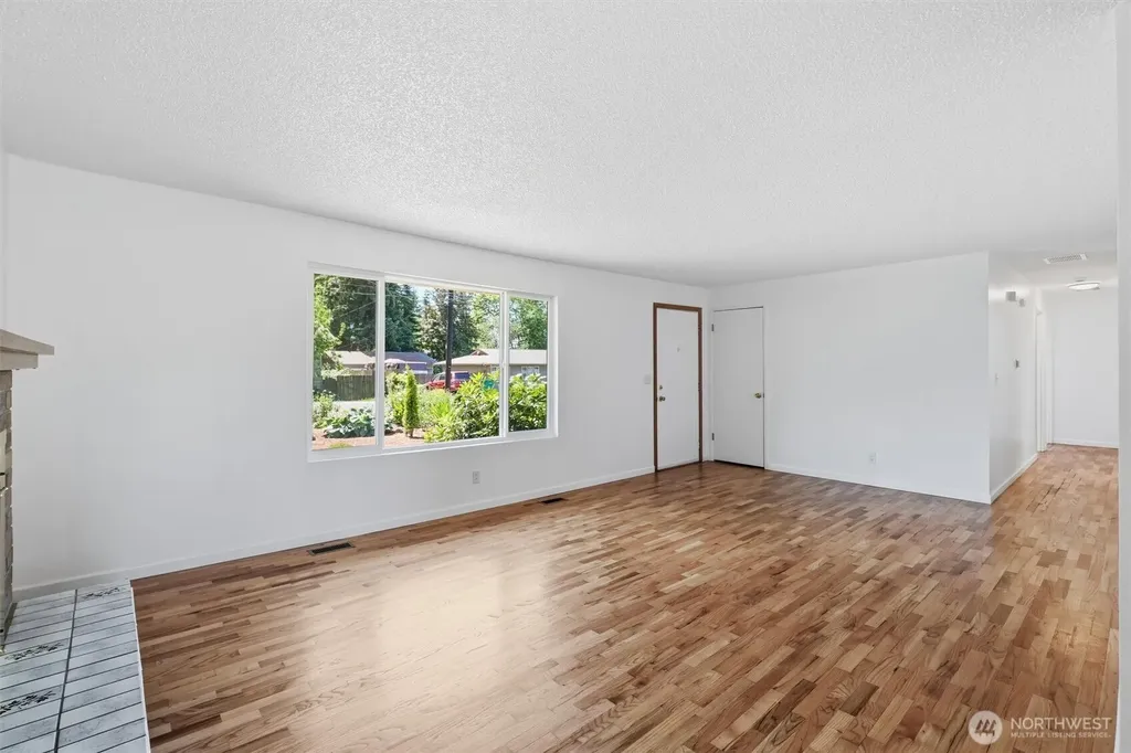 4627 192nd St SW Lynnwood WA 98036