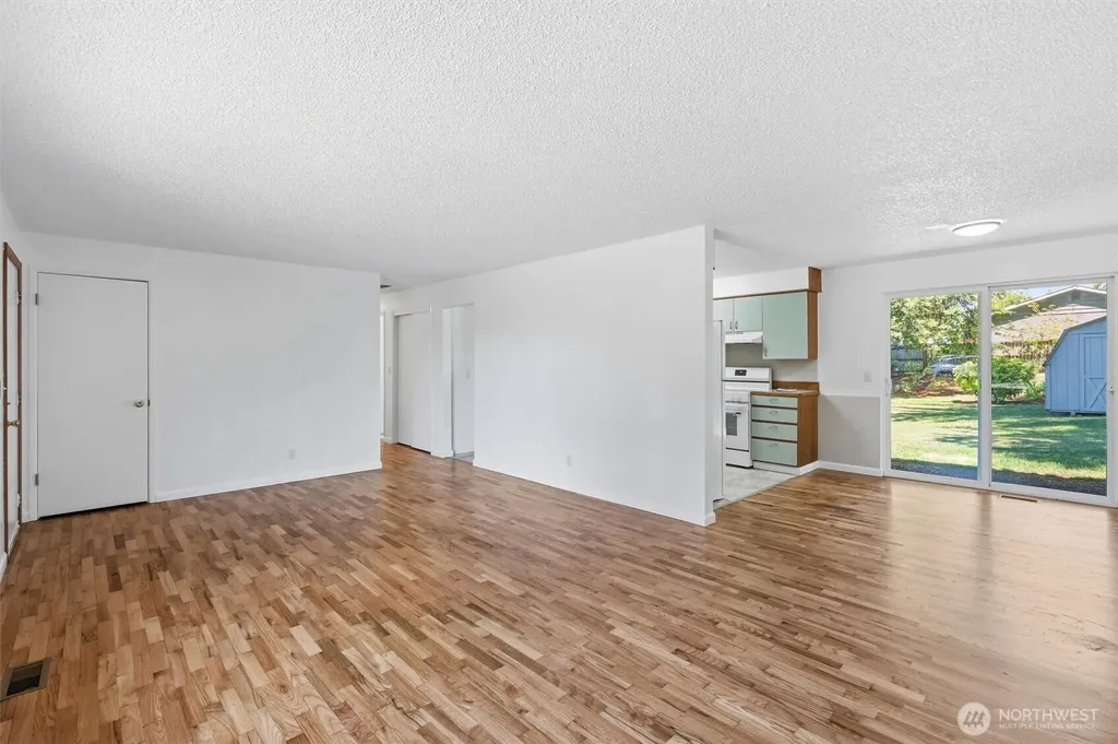 4627 192nd St SW Lynnwood WA 98036