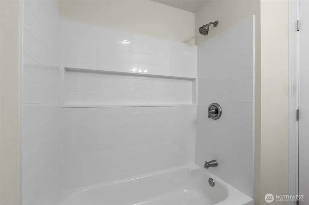 4 107th Street SE Everett WA 98204