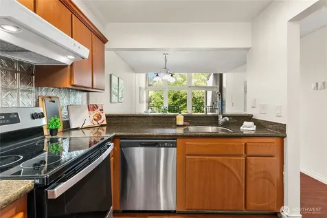 13832 NE 66th Street Redmond WA 98052