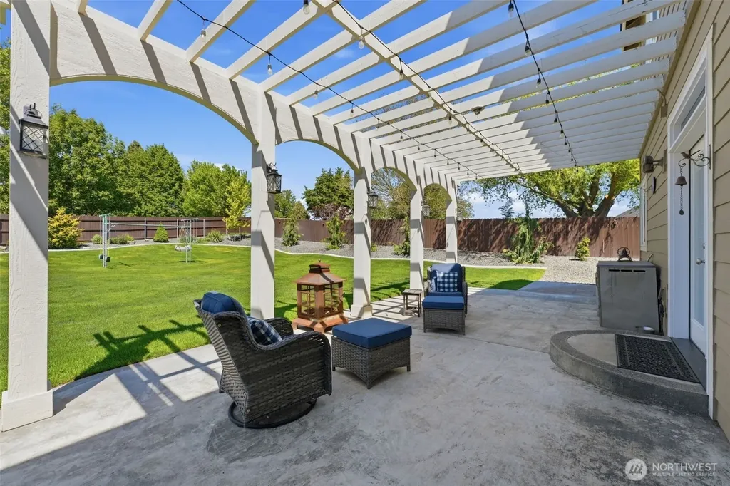 99206 E Ridgeview Drive Kennewick WA 99338
