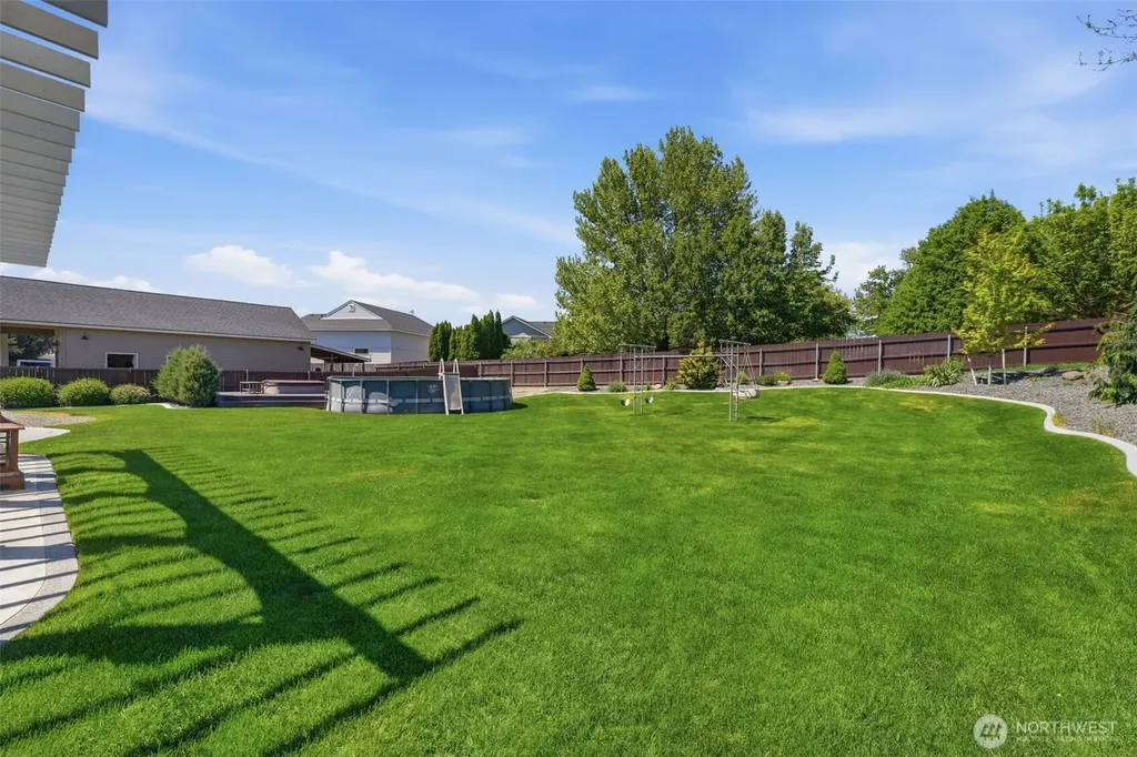 99206 E Ridgeview Drive Kennewick WA 99338