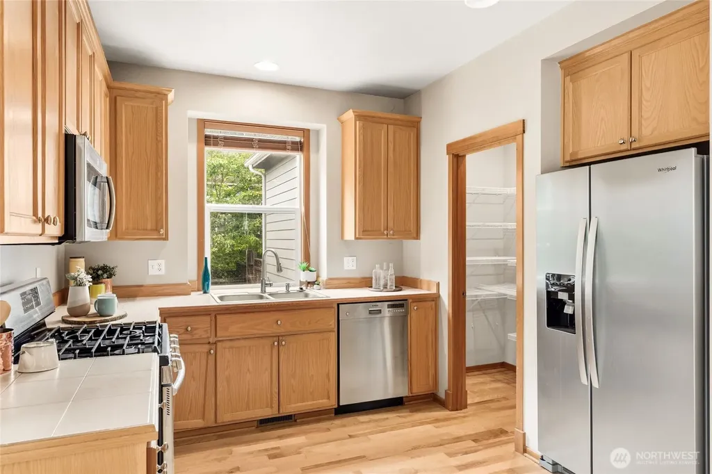 17123 Parkside Way SE Renton WA 98058