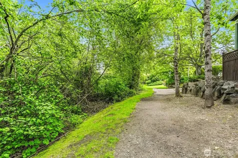 17123 Parkside Way SE Renton WA 98058