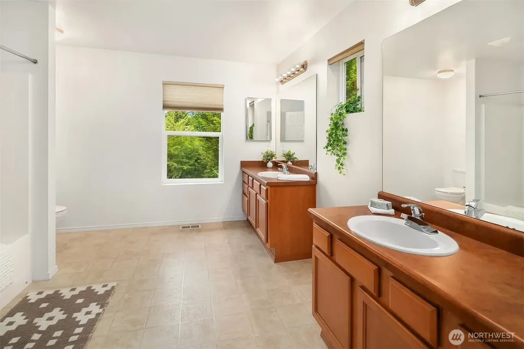 650 NW Nesvik Way Poulsbo WA 98370