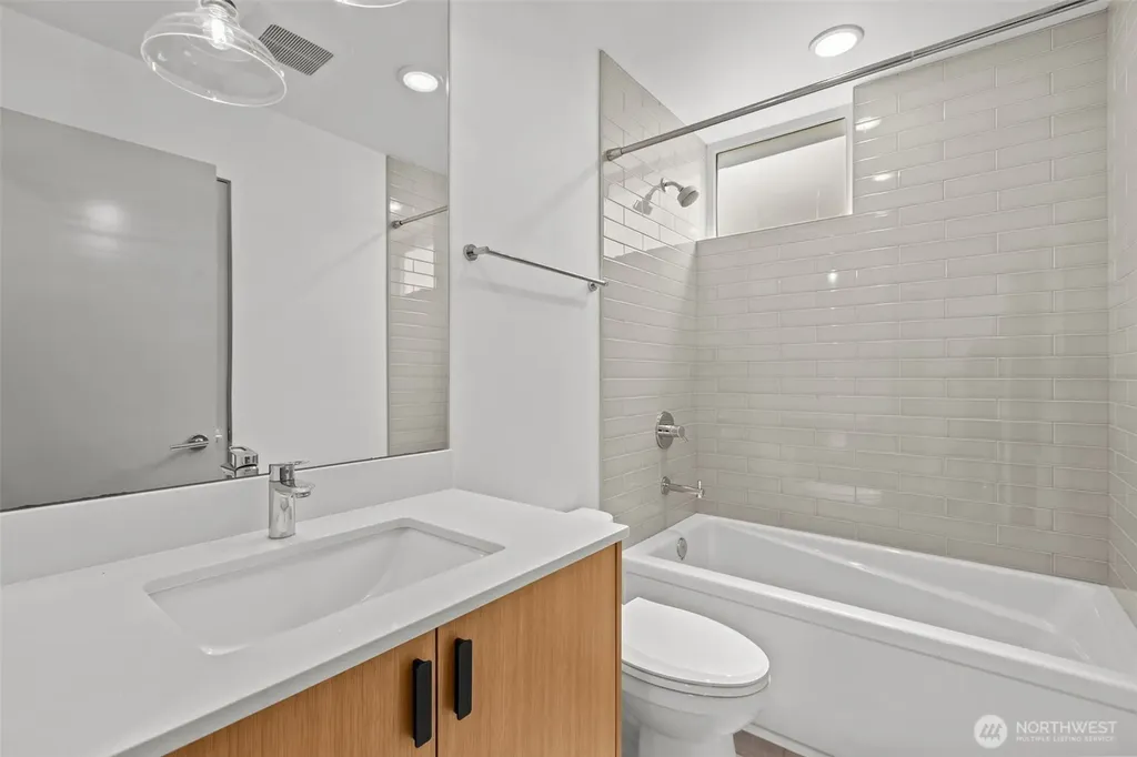 6612 Corson Avenue S Seattle WA 98108