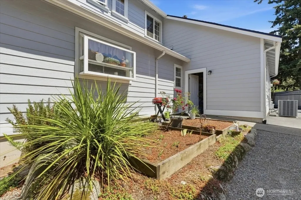 16511 38th Street E Lake Tapps WA 98391