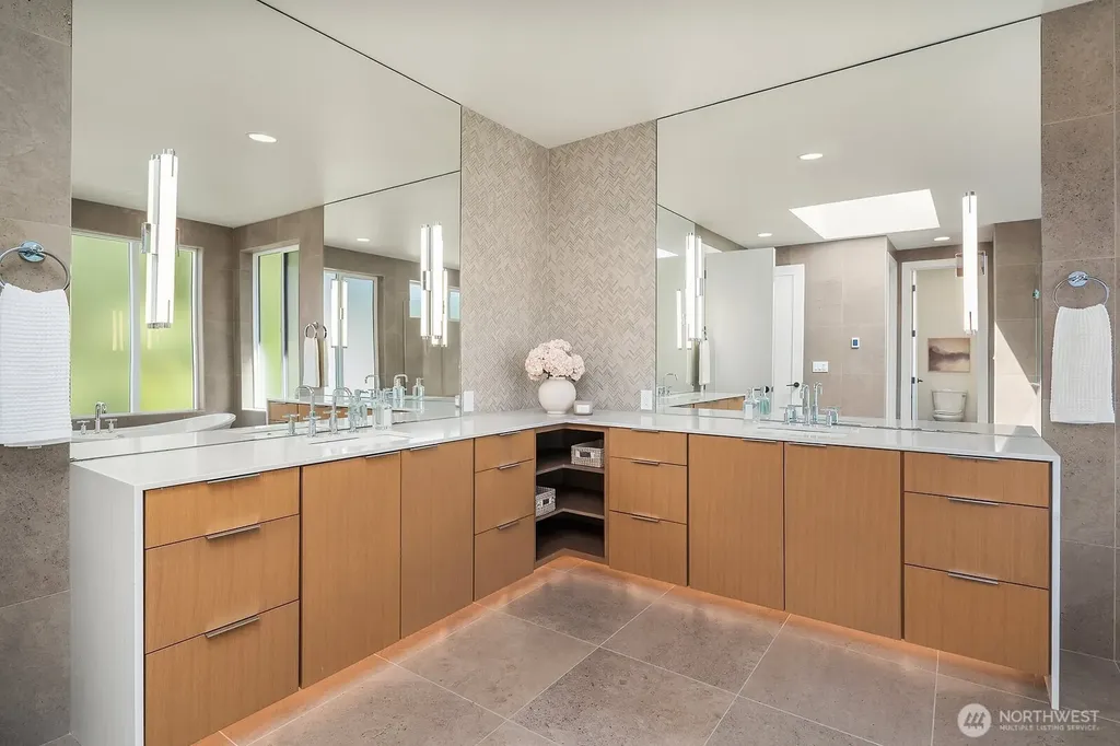 10856 NE 12th Street Bellevue WA 98004