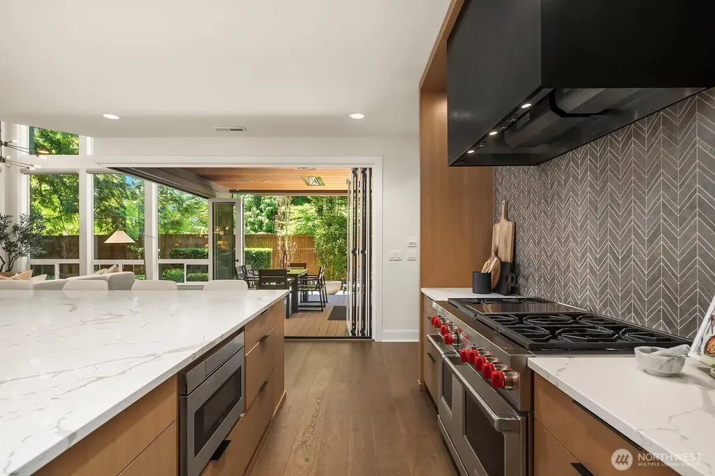 10856 NE 12th Street Bellevue WA 98004