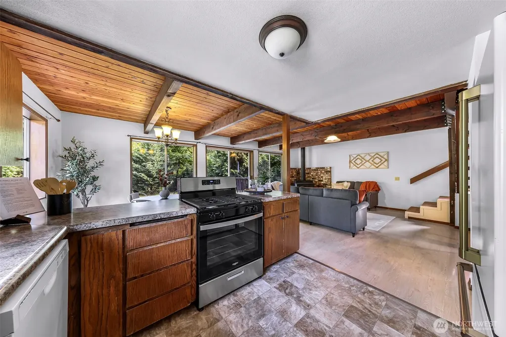 1131 Deep Valley Drive Maple Falls WA 98266