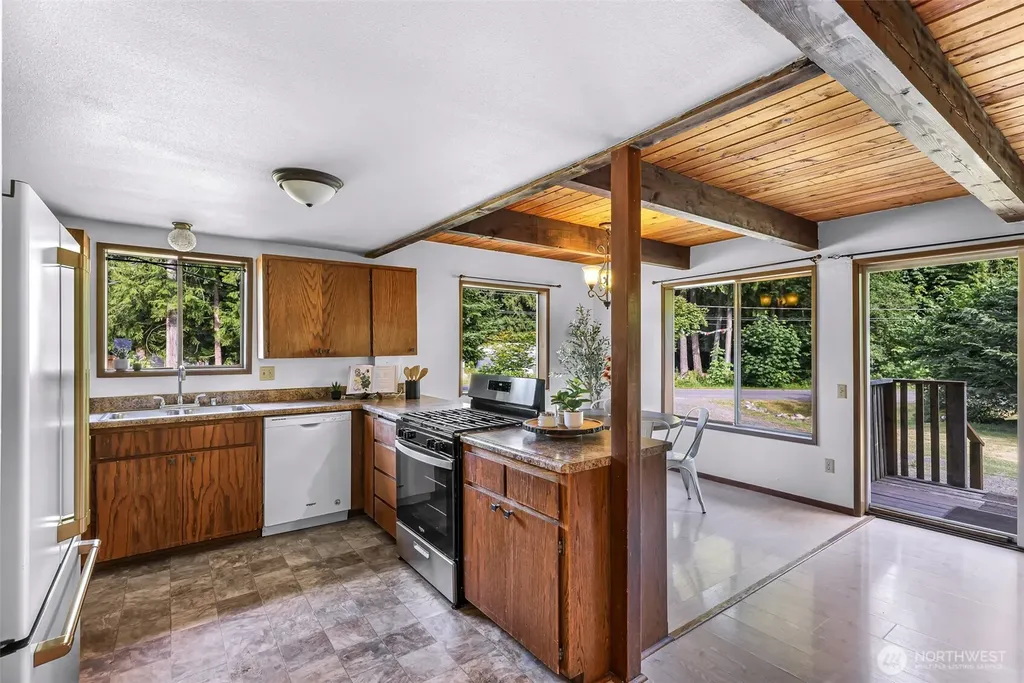 1131 Deep Valley Drive Maple Falls WA 98266