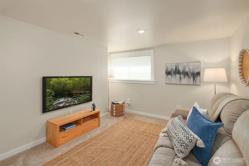 525 Mount Everest Lane SW Issaquah WA 98027