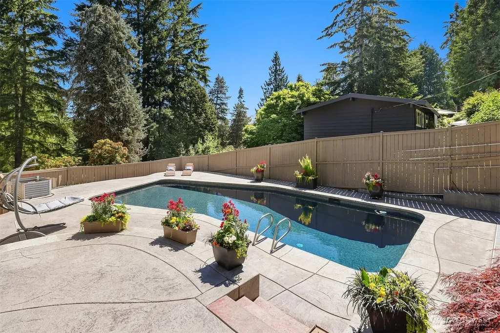 525 Mount Everest Lane SW Issaquah WA 98027