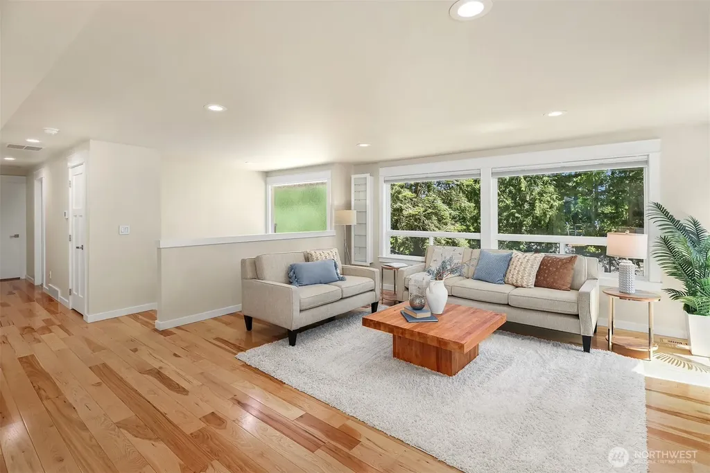 525 Mount Everest Lane SW Issaquah WA 98027
