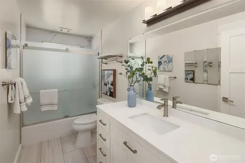 525 Mount Everest Lane SW Issaquah WA 98027