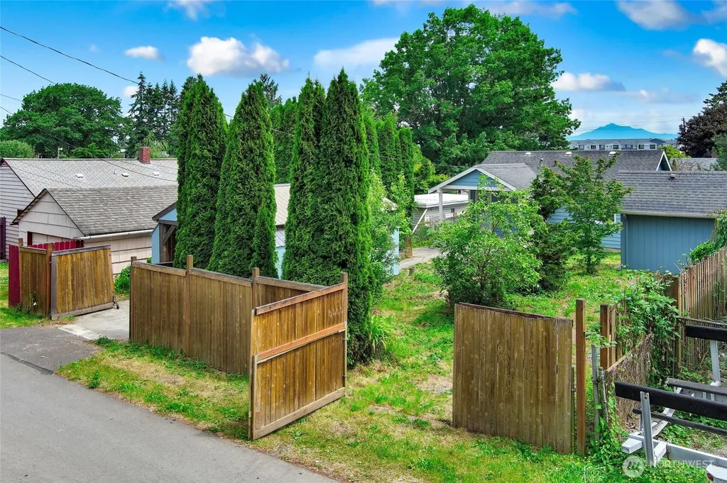 1710 Maple Street Everett WA 98201