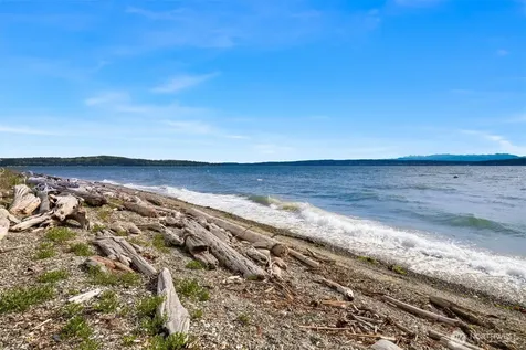 2106 Breezy Point Road Camano Island WA 98282