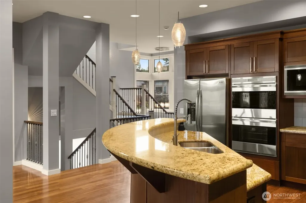 1211 N 42nd Place Renton WA 98056