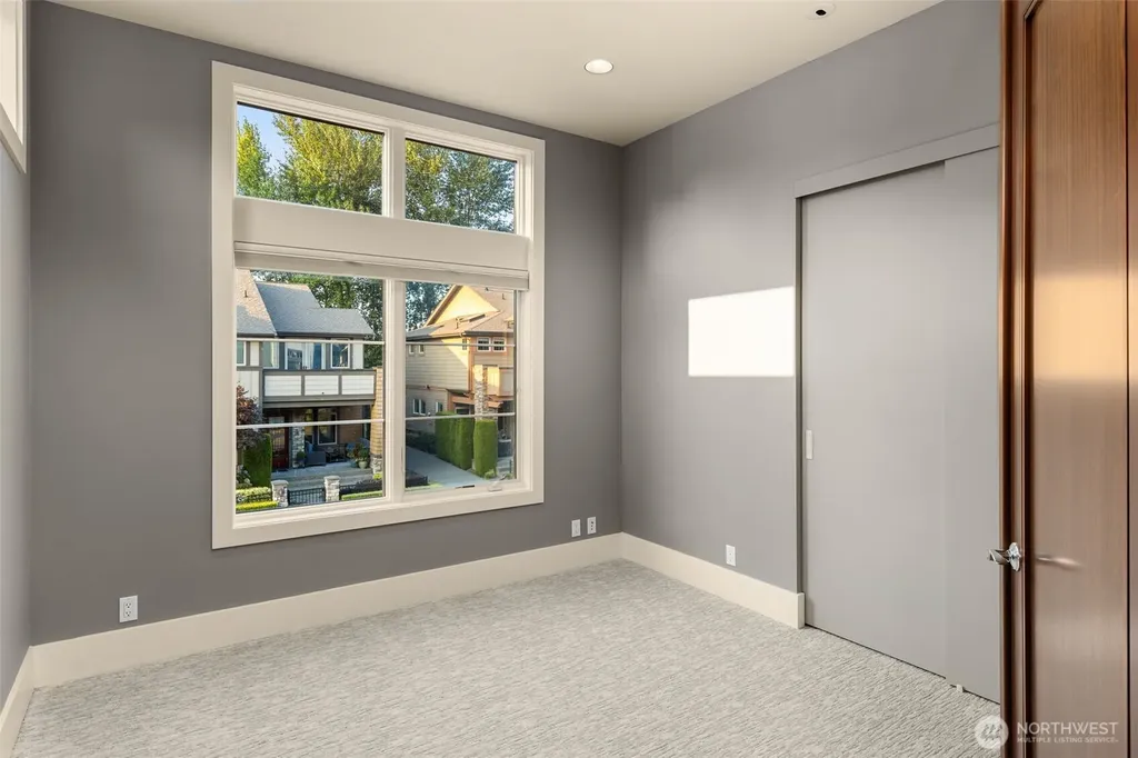 1211 N 42nd Place Renton WA 98056