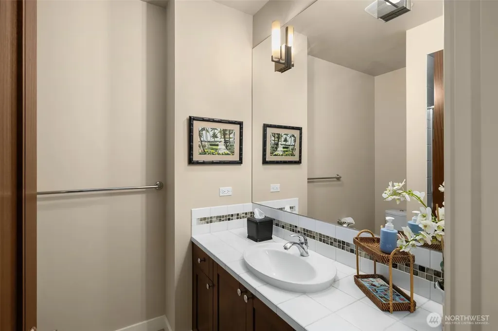 1211 N 42nd Place Renton WA 98056