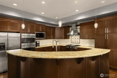 1211 N 42nd Place Renton WA 98056