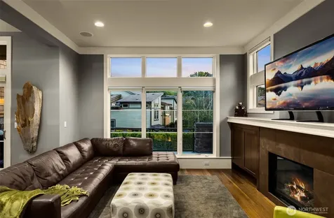 1211 N 42nd Place Renton WA 98056