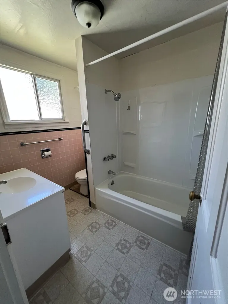 2219 Rockefeller Avenue Everett WA 98201