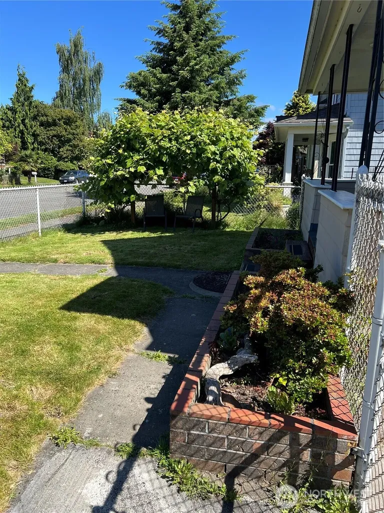 2219 Rockefeller Avenue Everett WA 98201