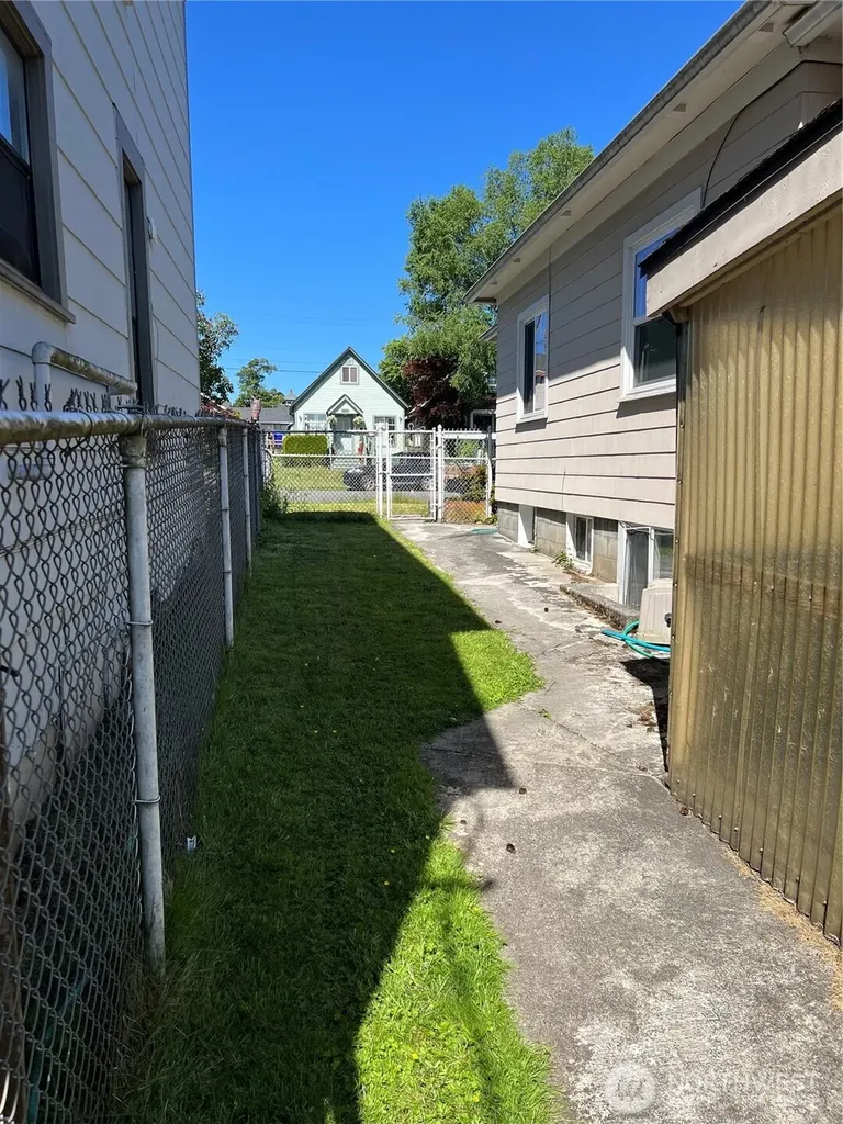 2219 Rockefeller Avenue Everett WA 98201