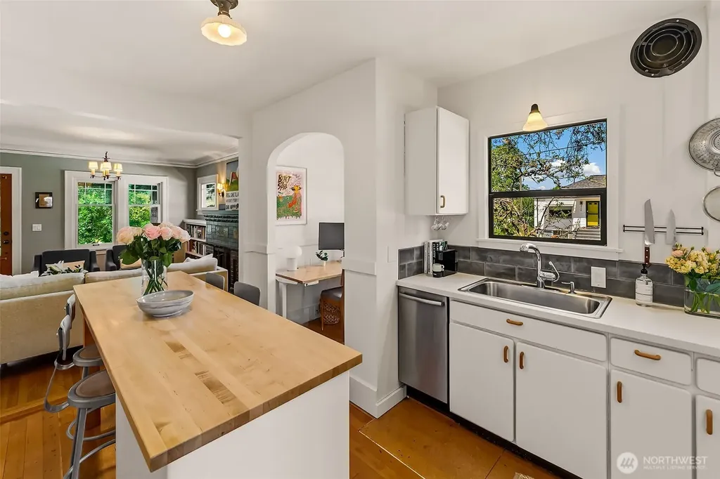 360 27th Avenue Seattle WA 98122