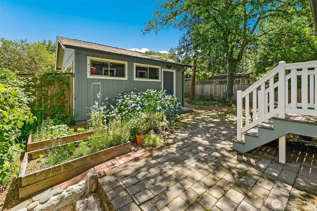 360 27th Avenue Seattle WA 98122
