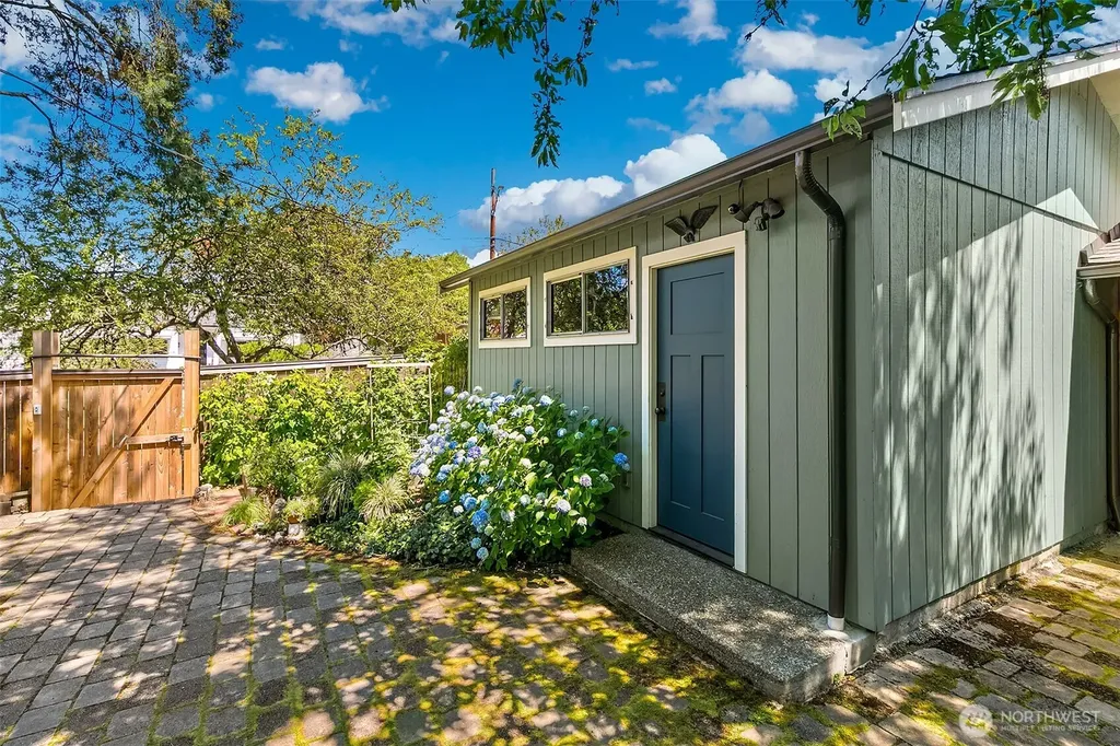360 27th Avenue Seattle WA 98122