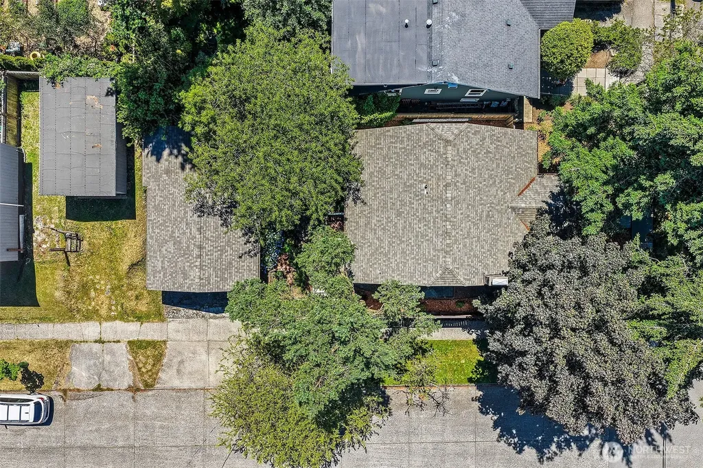 360 27th Avenue Seattle WA 98122