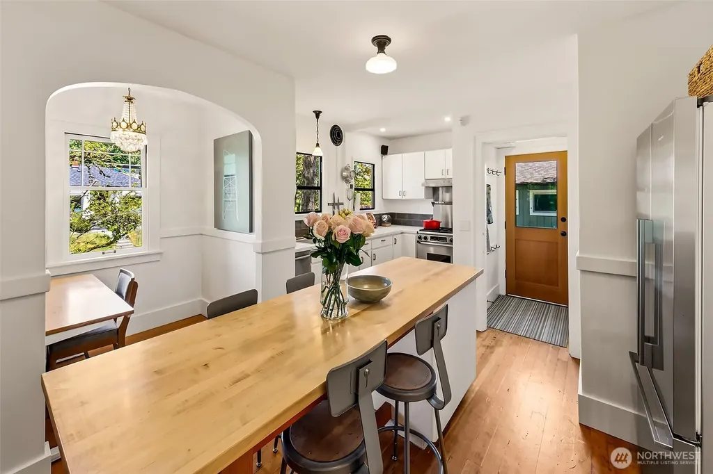 360 27th Avenue Seattle WA 98122