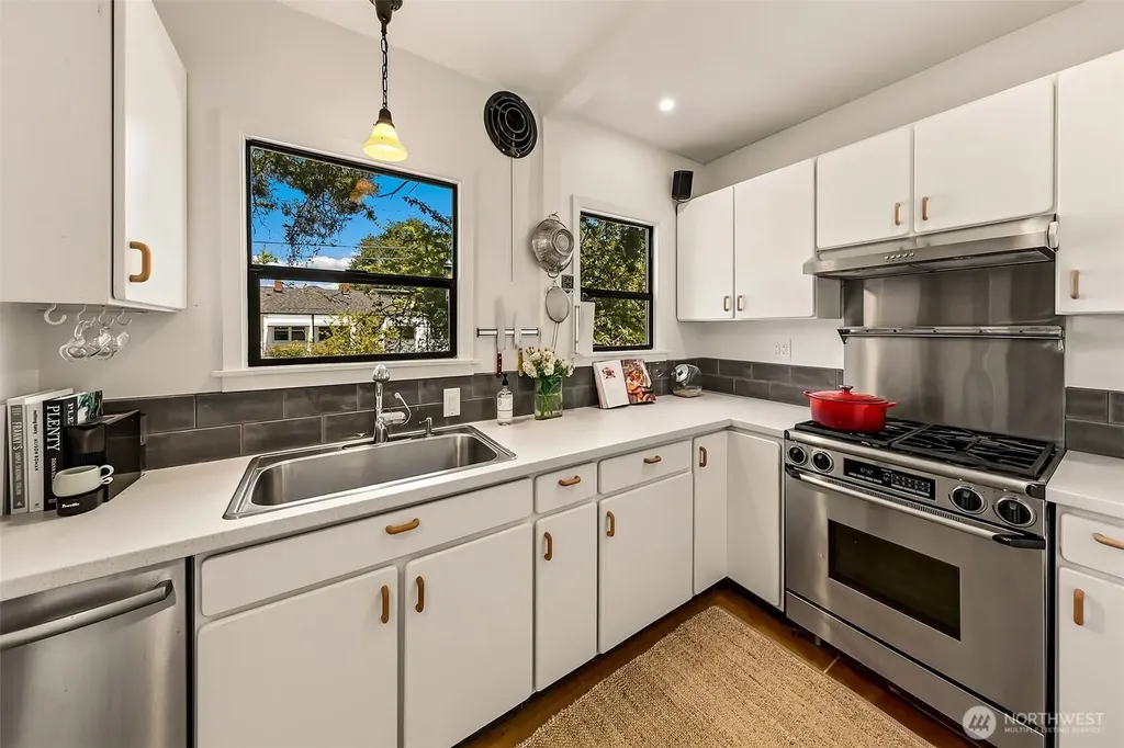 360 27th Avenue Seattle WA 98122