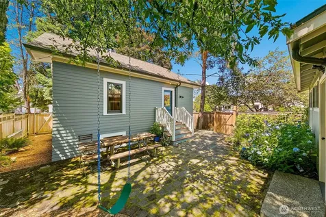 360 27th Avenue Seattle WA 98122