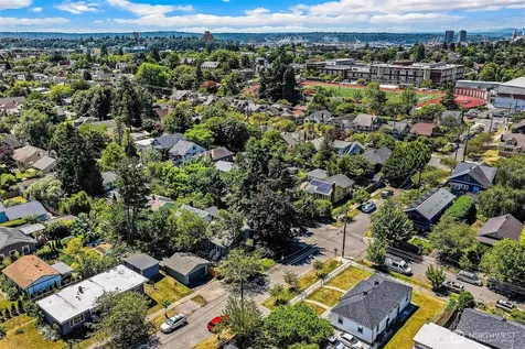 360 27th Avenue Seattle WA 98122