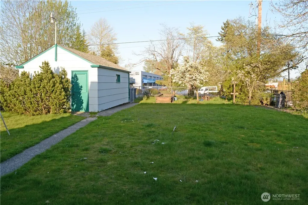 631 N Hawthorne Street Tacoma WA 98406