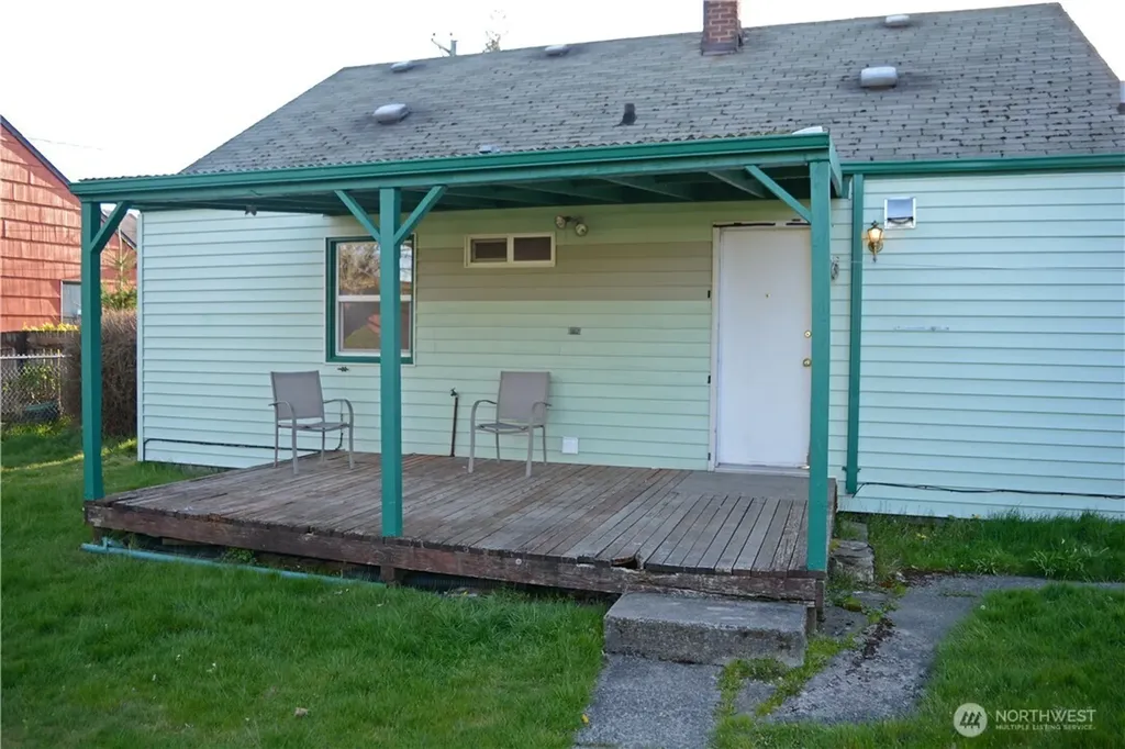 631 N Hawthorne Street Tacoma WA 98406