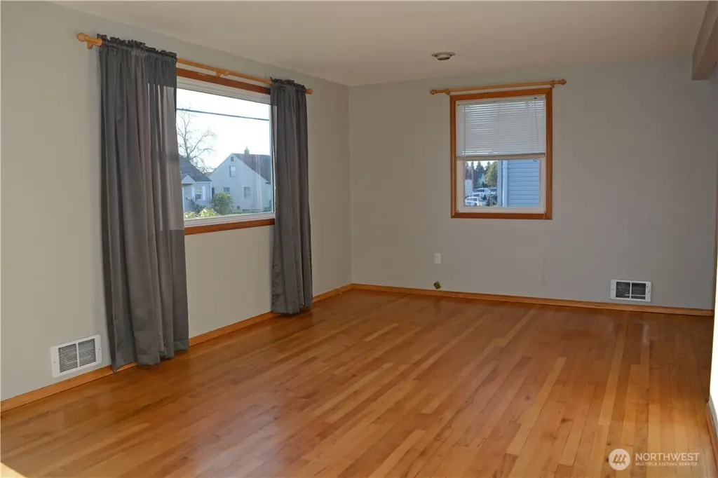 631 N Hawthorne Street Tacoma WA 98406
