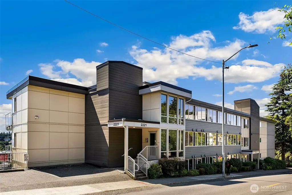 2221 Gilman Drive W Seattle WA 98119