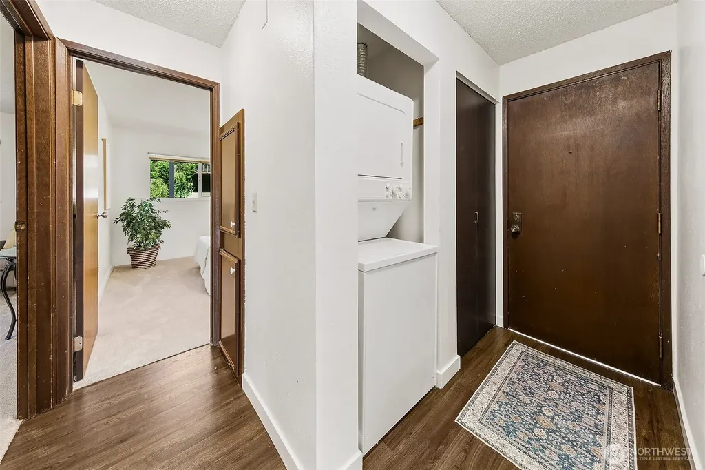 2221 Gilman Drive W Seattle WA 98119