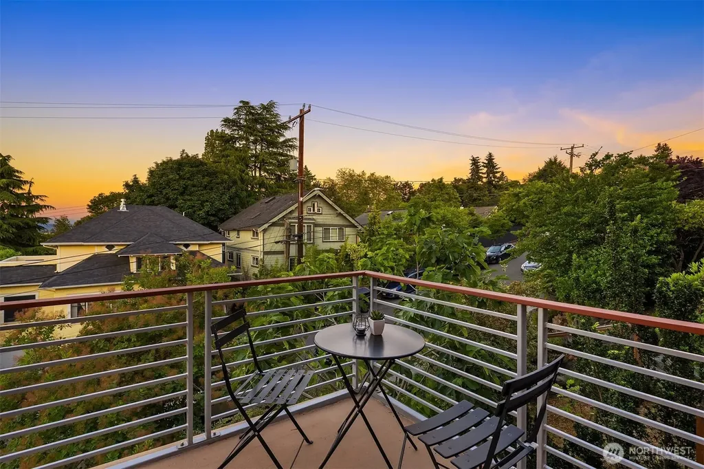 2619 Warren Avenue N Seattle WA 98109