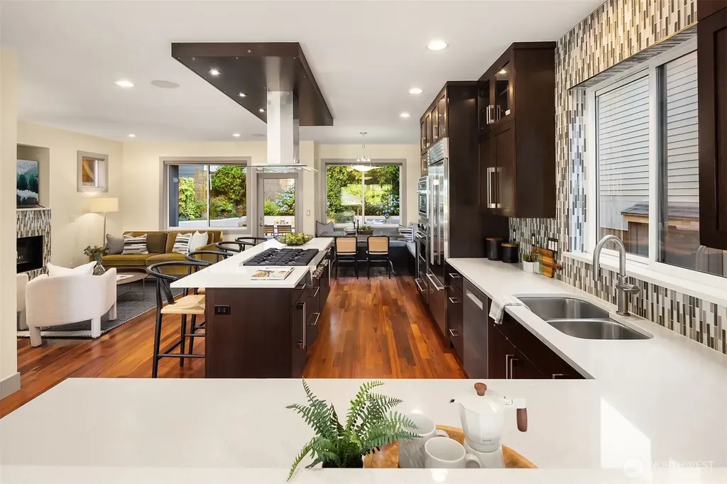 2619 Warren Avenue N Seattle WA 98109