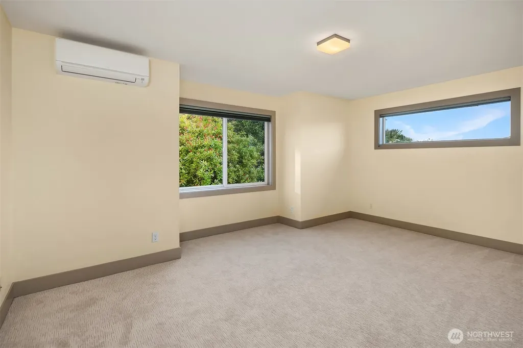 2619 Warren Avenue N Seattle WA 98109