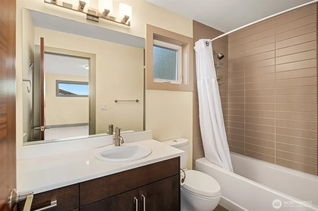 2619 Warren Avenue N Seattle WA 98109