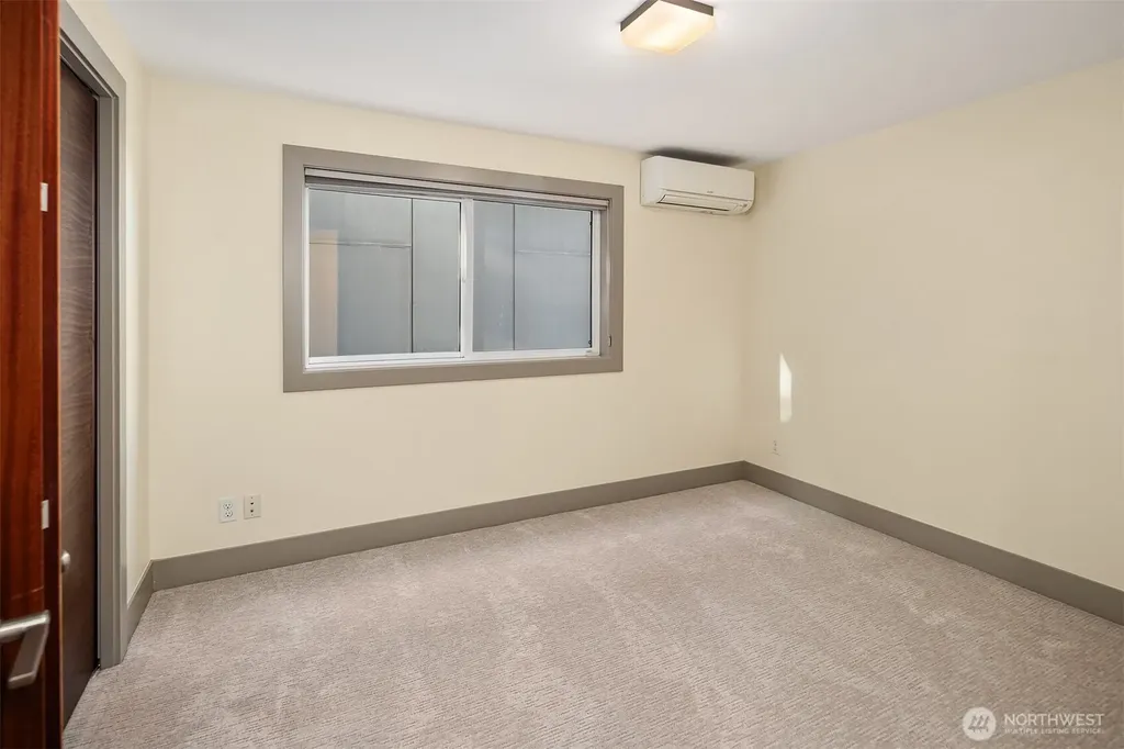 2619 Warren Avenue N Seattle WA 98109